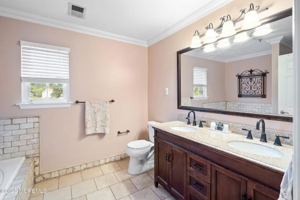 Bathroom, Dual Sink Vanities, Interior
