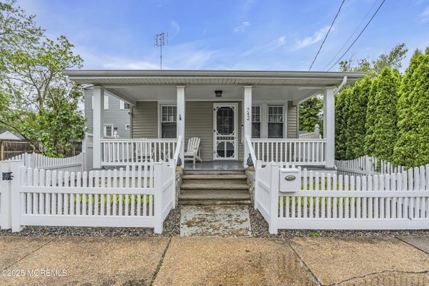 Exterior, Facade, None