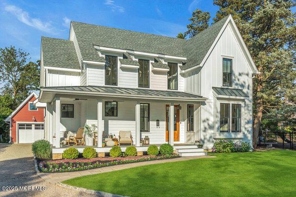 Attached, Exterior, Facade, Farmhouse