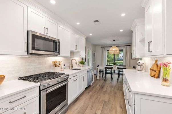 Dining room, Interior, Kitchen, Pendant Lights, Recessed Lighting, Stainless Steel Appliances, Wood Texture Flooring