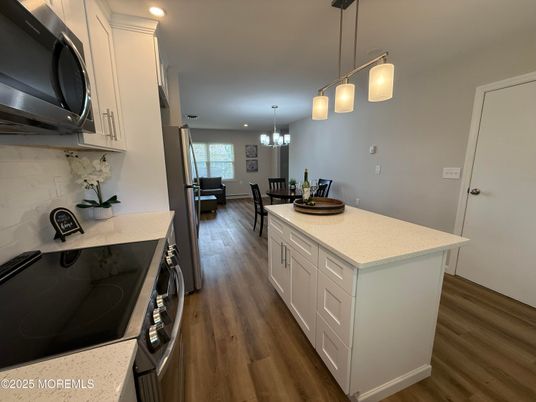 Chandelier, Dining room, Interior, Kitchen, Pendant Lights, Recessed Lighting, Wood Texture Flooring
