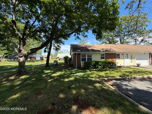 Backyard, Exterior, Facade, Brick Facade, Ranch