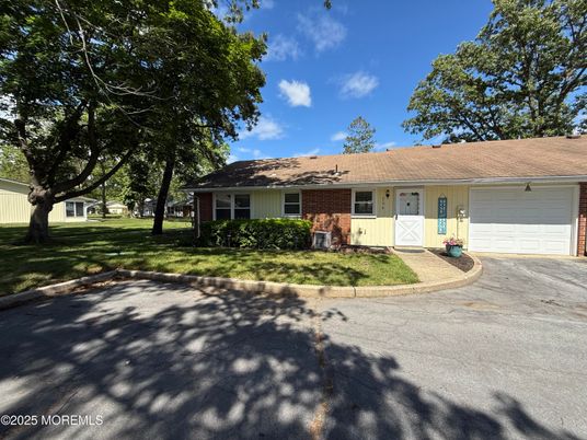 Attached, Exterior, Facade, Brick Facade, Ranch