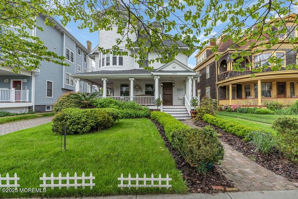 Exterior, Facade, Brick Facade, Queen Anne Victorian