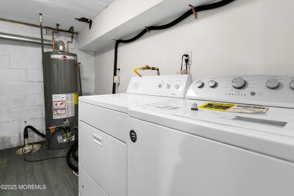 Interior, Utility Closets, Washer, Wood Texture Flooring