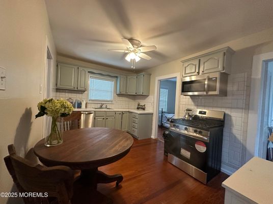 Dining room, Interior, Kitchen, Stainless Steel Appliances, Wood Texture Flooring