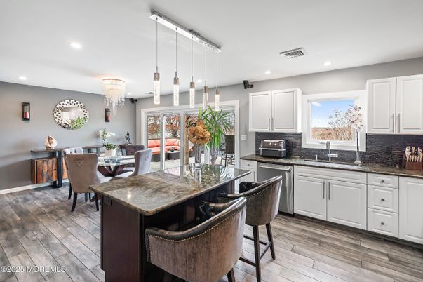 Chandelier, Dining room, Interior, Kitchen, Pendant Lights, Recessed Lighting, Wood Texture Flooring