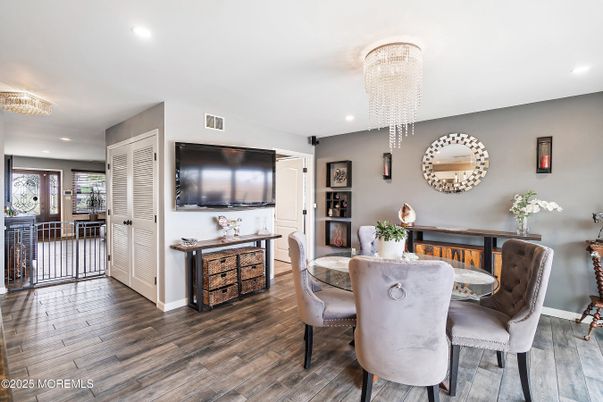 Chandelier, Dining room, Interior, Recessed Lighting, Wood Texture Flooring