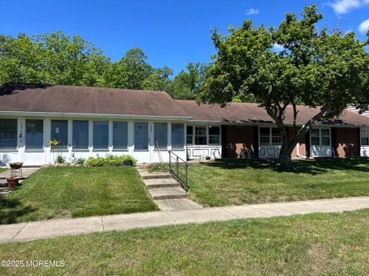 Attached, Exterior, Facade, Ranch