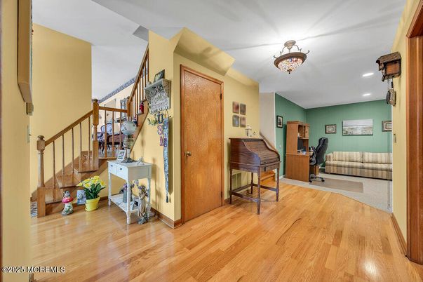 Interior, Recessed Lighting, Wood Texture Flooring