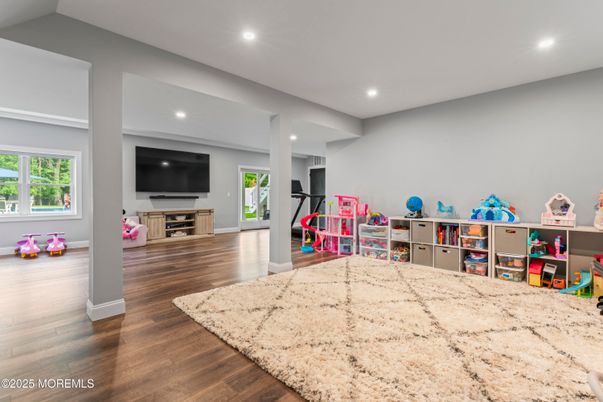 Fitness Equipment, Interior, Recessed Lighting, Wood Texture Flooring