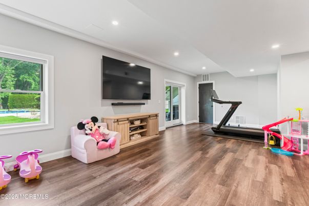 Fitness Equipment, Interior, Recessed Lighting, Wood Texture Flooring