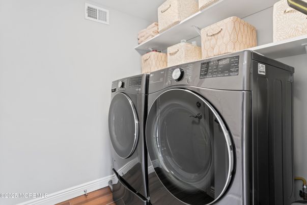 Interior, Washer, Wood Texture Flooring