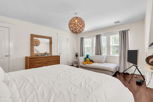 Bedroom, Interior, Pendant Lights, Wood Texture Flooring