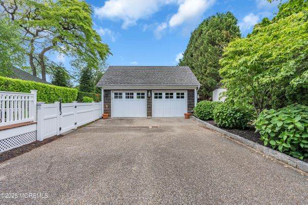 Detached Garage, Exterior