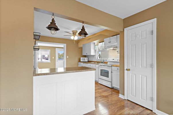 Interior, Kitchen, Pendant Lights, Wood Texture Flooring