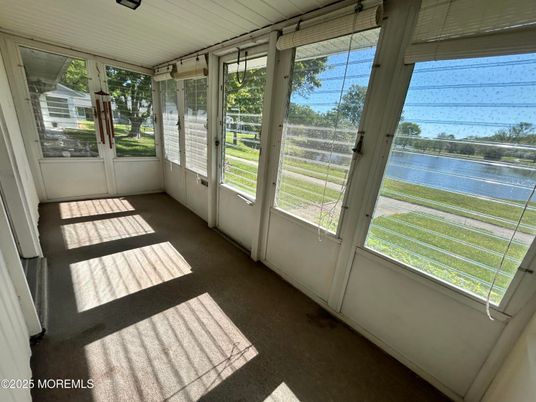 Interior, Sun Room, Water
