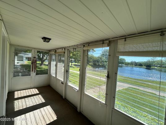Interior, Sun Room, Water