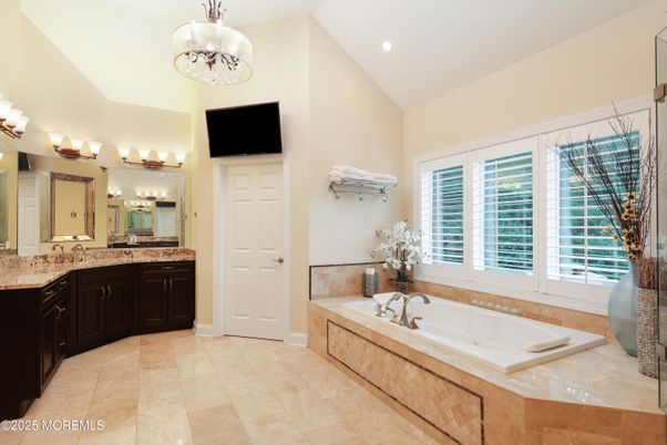 Bathroom, Dual Sink Vanities, Interior, Recessed Lighting