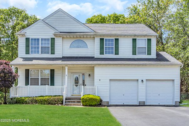 Attached, Exterior, Facade, Farmhouse
