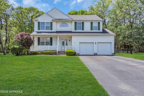 Attached, Exterior, Facade, Farmhouse