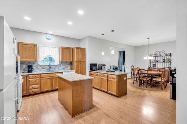 Chandelier, Dining room, Interior, Kitchen, Pendant Lights, Recessed Lighting, Wood Texture Flooring