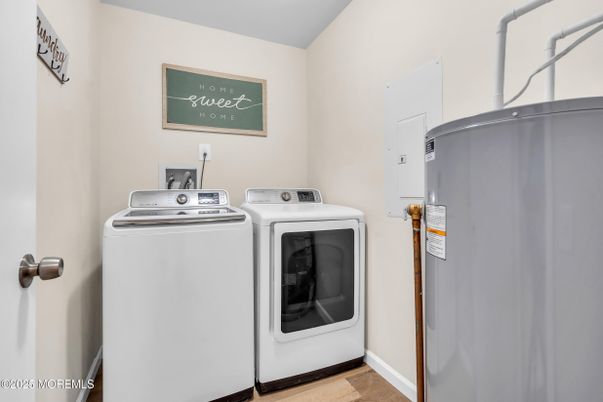 Interior, Washer, Wood Texture Flooring