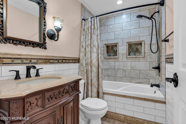 Bathroom, Interior, Recessed Lighting, Wood Texture Flooring