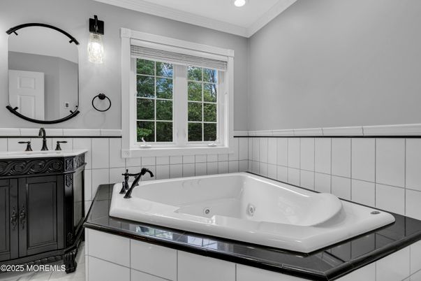Bathroom, Interior, Recessed Lighting