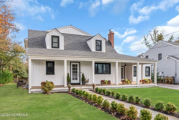 Exterior, Facade, Cape Cod