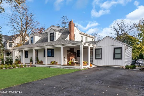 Exterior, Facade, Farmhouse