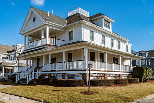Exterior, Facade, Queen Anne Victorian