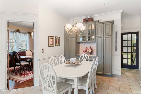 Chandelier, Dining room, Interior, Recessed Lighting, Wood Texture Flooring