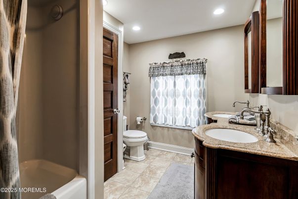 Bathroom, Dual Sink Vanities, Interior, Recessed Lighting