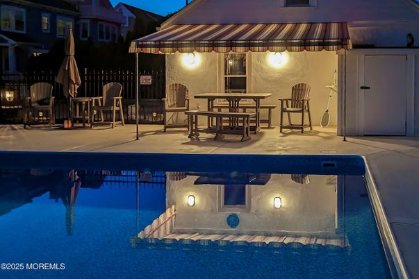 Exterior, Pool