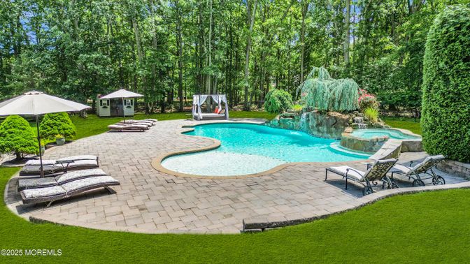 Exterior, Pool