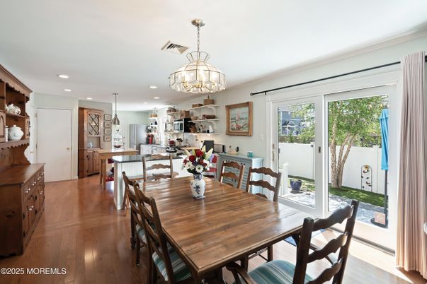 Chandelier, Dining room, Interior, Kitchen, Pendant Lights, Recessed Lighting, Wood Texture Flooring