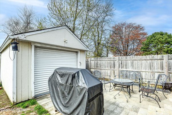 Detached Garage, Exterior