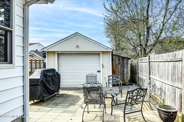 Detached Garage, Exterior