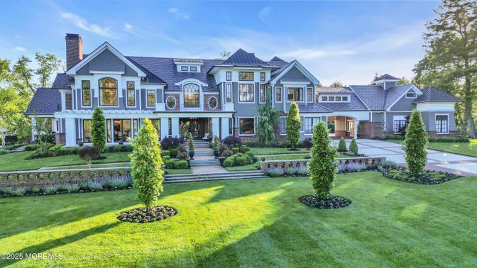 Backyard, Exterior, Facade, Queen Anne Victorian