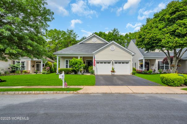 Attached, Exterior, Facade, Ranch