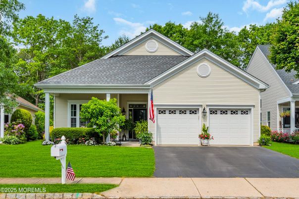Attached, Exterior, Facade, Ranch
