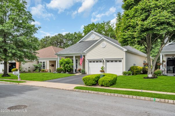 Attached, Exterior, Facade, Ranch