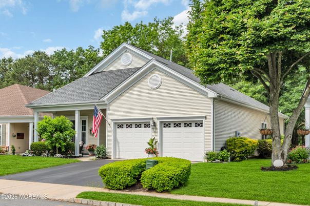 Attached, Exterior, Facade, Ranch