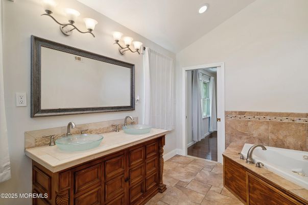 Bathroom, Dual Sink Vanities, Interior, Recessed Lighting