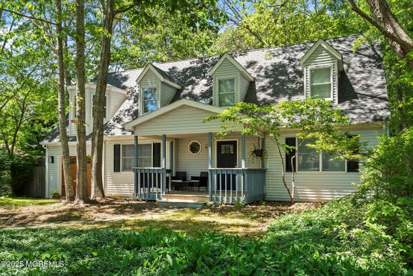 Exterior, Facade, Cape Cod