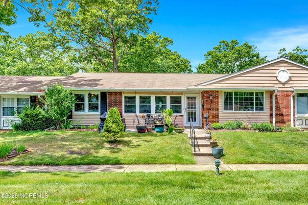 Exterior, Facade, Brick Facade, Ranch
