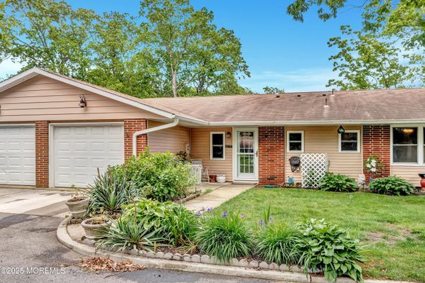 Attached, Exterior, Facade, Brick Facade, Ranch