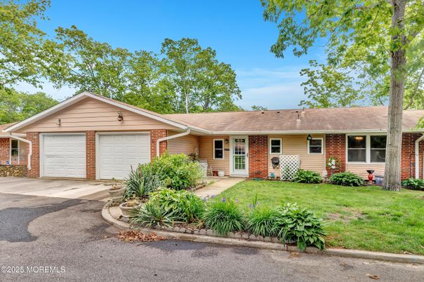Attached, Exterior, Facade, Brick Facade, Ranch