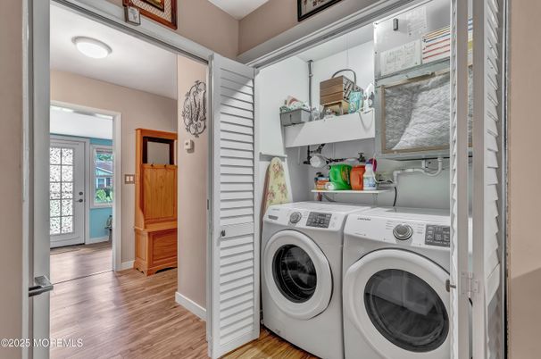 Interior, Utility Closets, Washer, Wood Texture Flooring